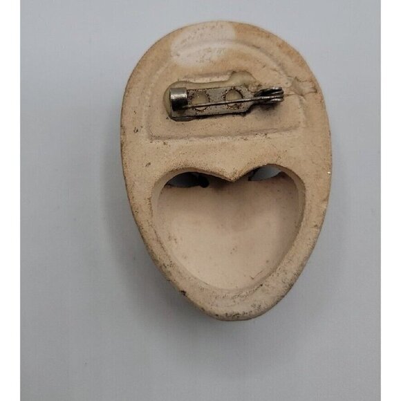 Vintage Volto Mask Brooch Pin Hand Painted Masquerade Mask Glitter Purple Eyes - Picture 6 of 7